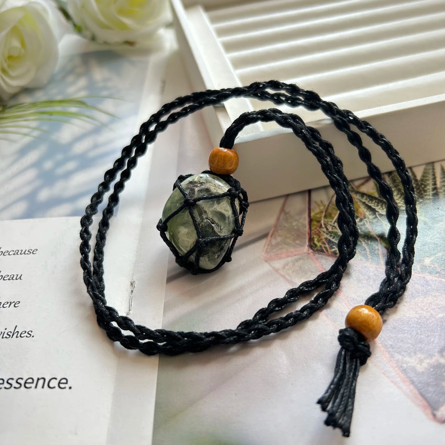 Crystal Tumbled Rough Stone Pendant Necklace Hand Net Woven Adjustable Necklace Gemstone Irregular Chakra Gemstones Necklace