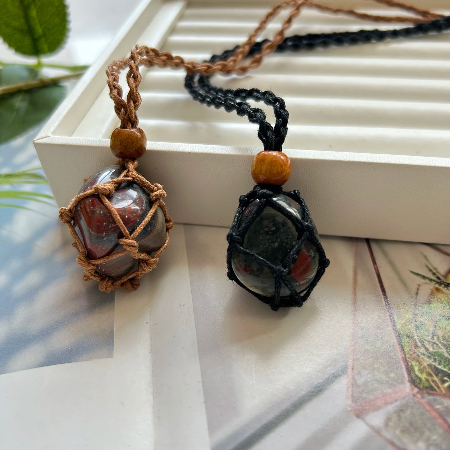 Crystal Tumbled Rough Stone Pendant Necklace Hand Net Woven Adjustable Necklace Gemstone Irregular Chakra Gemstones Necklace