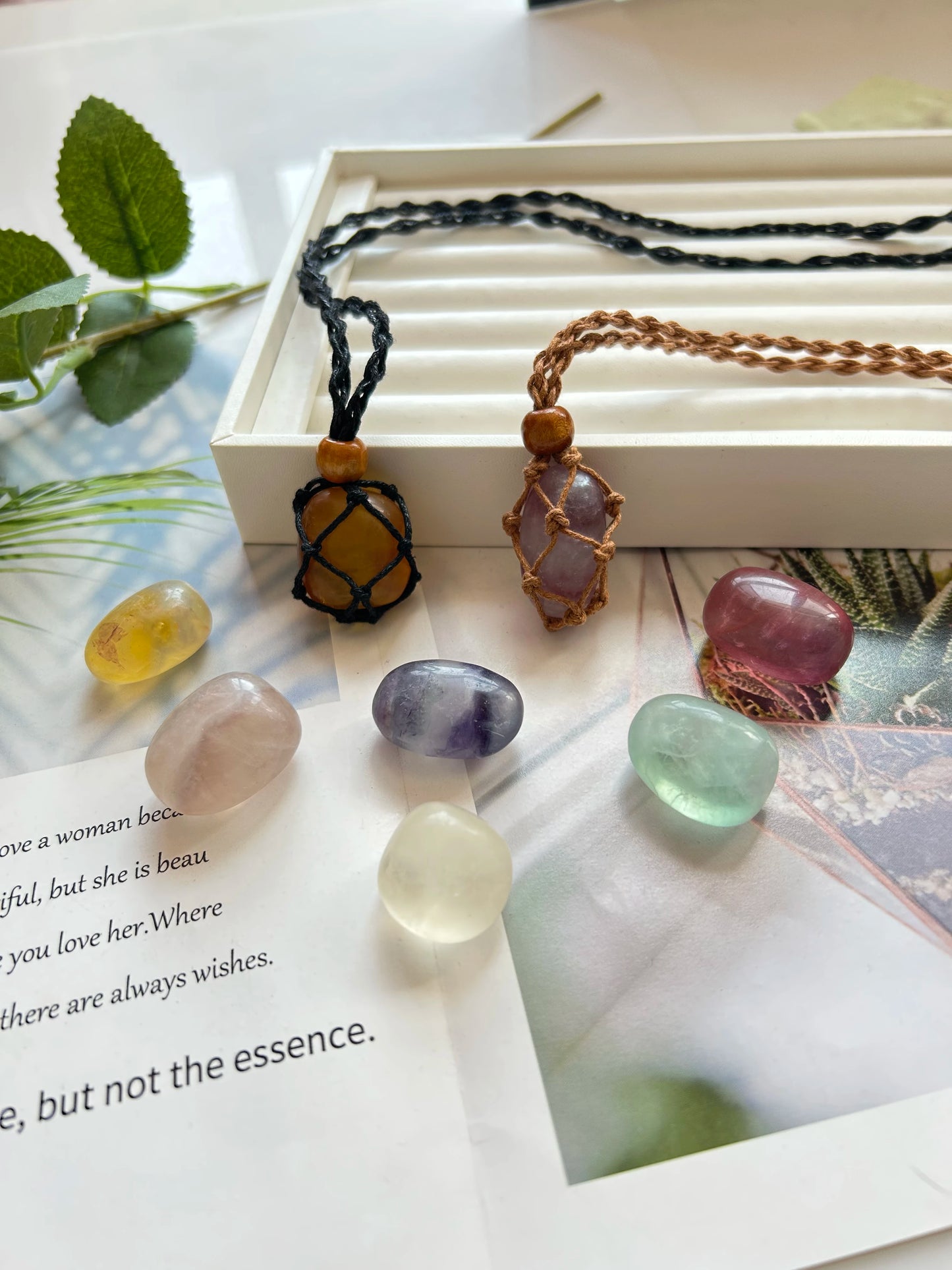 Crystal Tumbled Rough Stone Pendant Necklace Hand Net Woven Adjustable Necklace Gemstone Irregular Chakra Gemstones Necklace