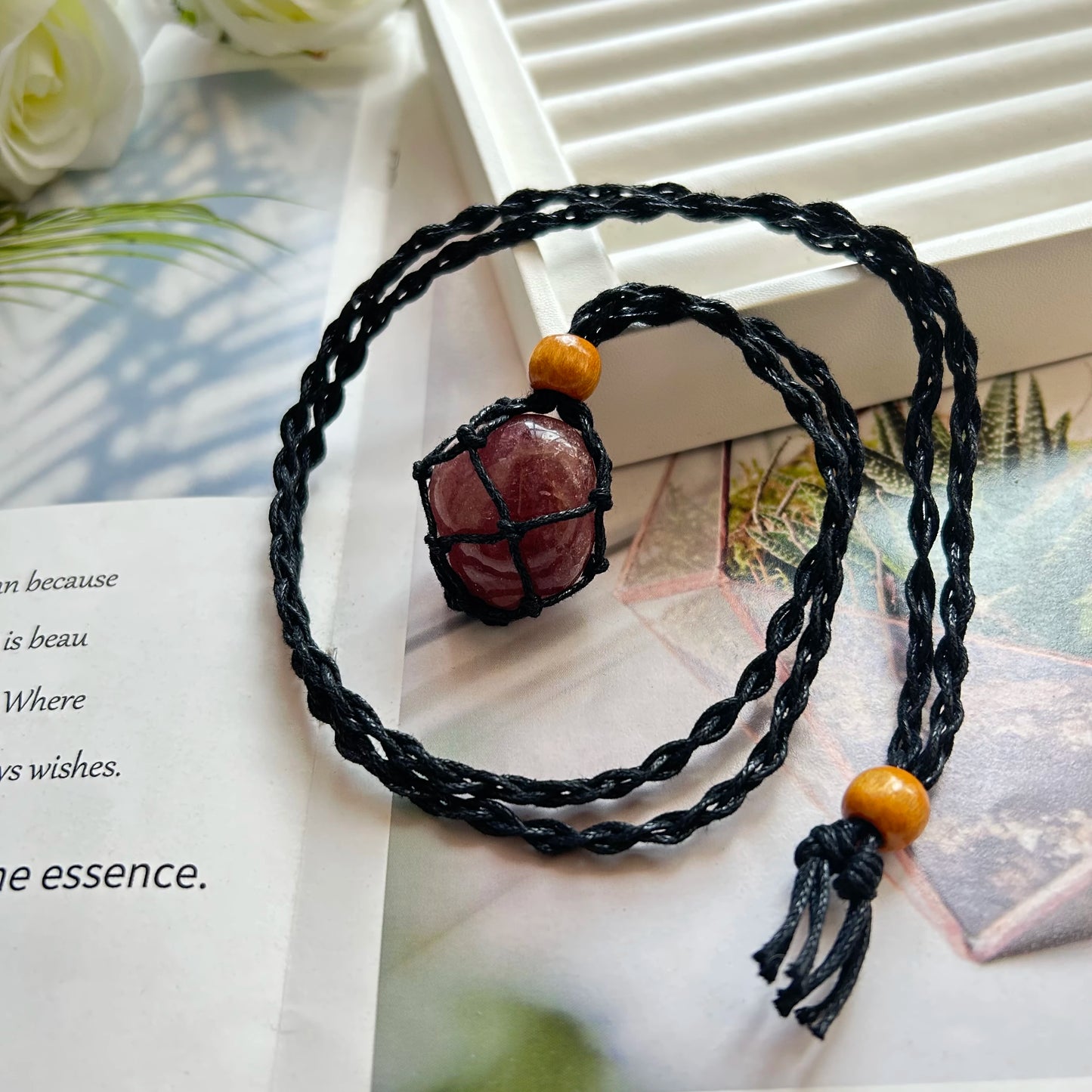 Crystal Tumbled Rough Stone Pendant Necklace Hand Net Woven Adjustable Necklace Gemstone Irregular Chakra Gemstones Necklace
