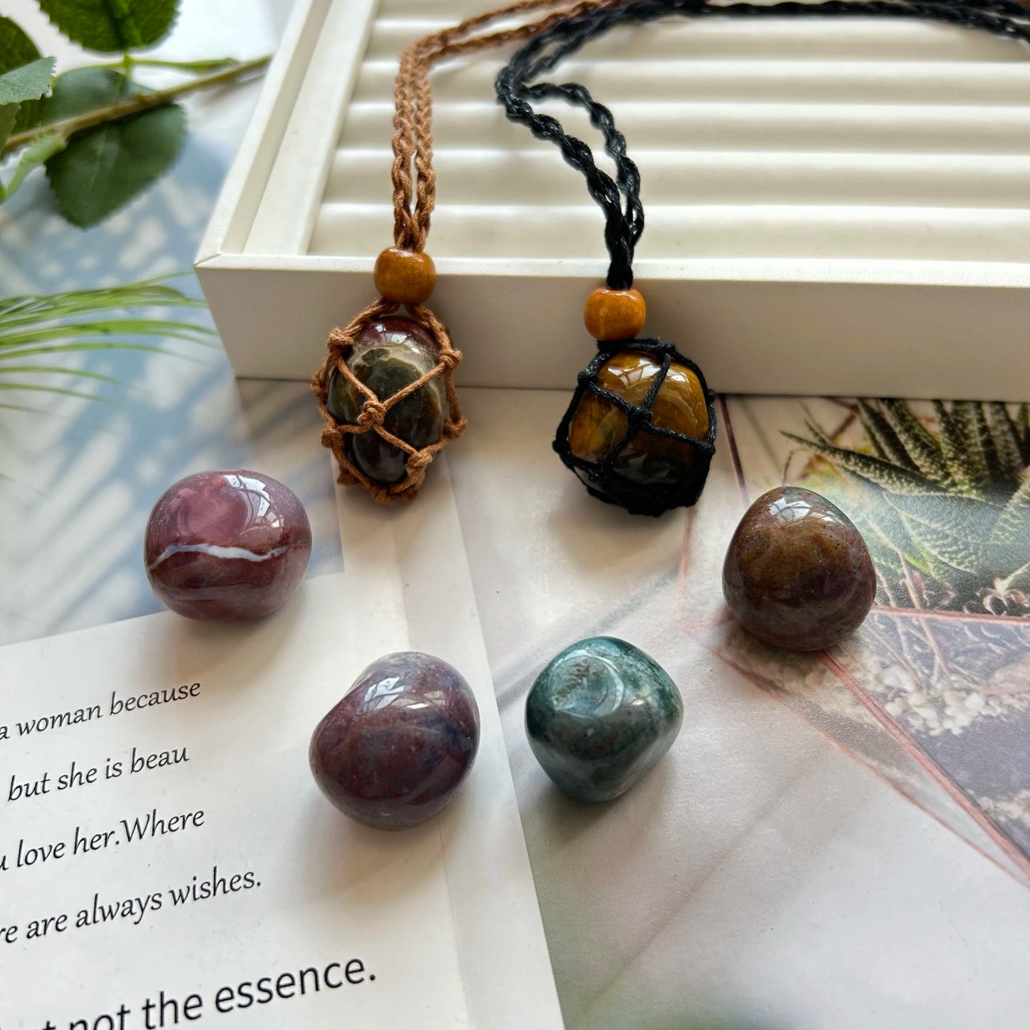 Crystal Tumbled Rough Stone Pendant Necklace Hand Net Woven Adjustable Necklace Gemstone Irregular Chakra Gemstones Necklace