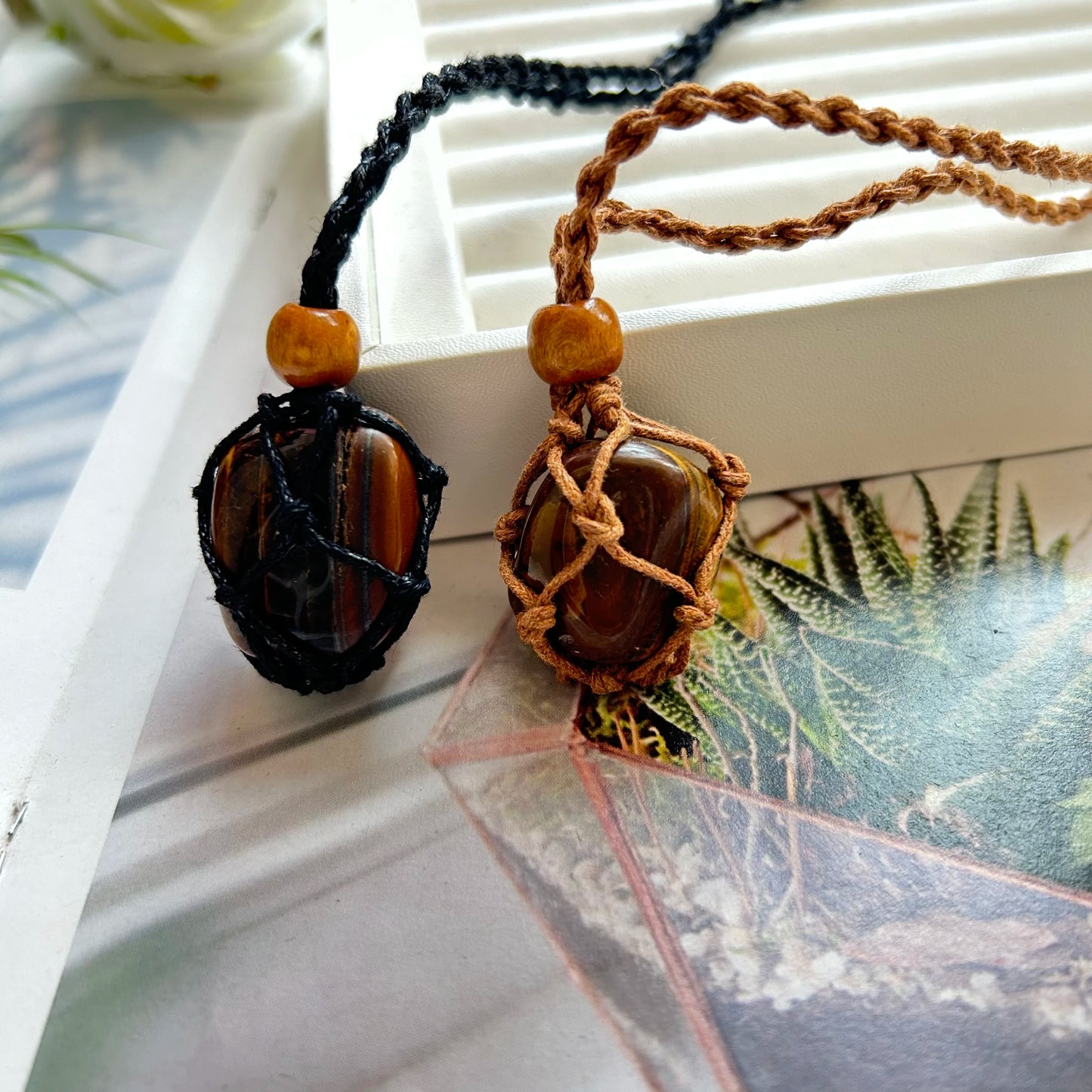 Crystal Tumbled Rough Stone Pendant Necklace Hand Net Woven Adjustable Necklace Gemstone Irregular Chakra Gemstones Necklace