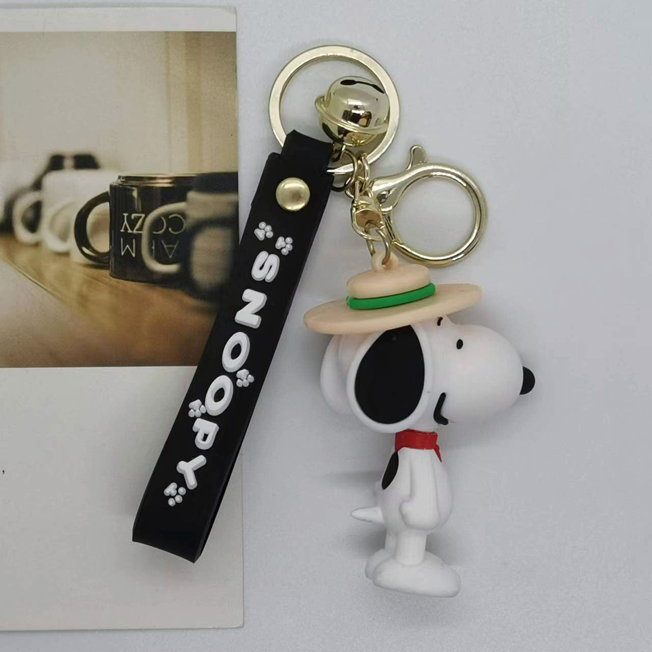 Creative cartoon Charlie Snoopy keychain pendant couple bag car keychain accessories gift